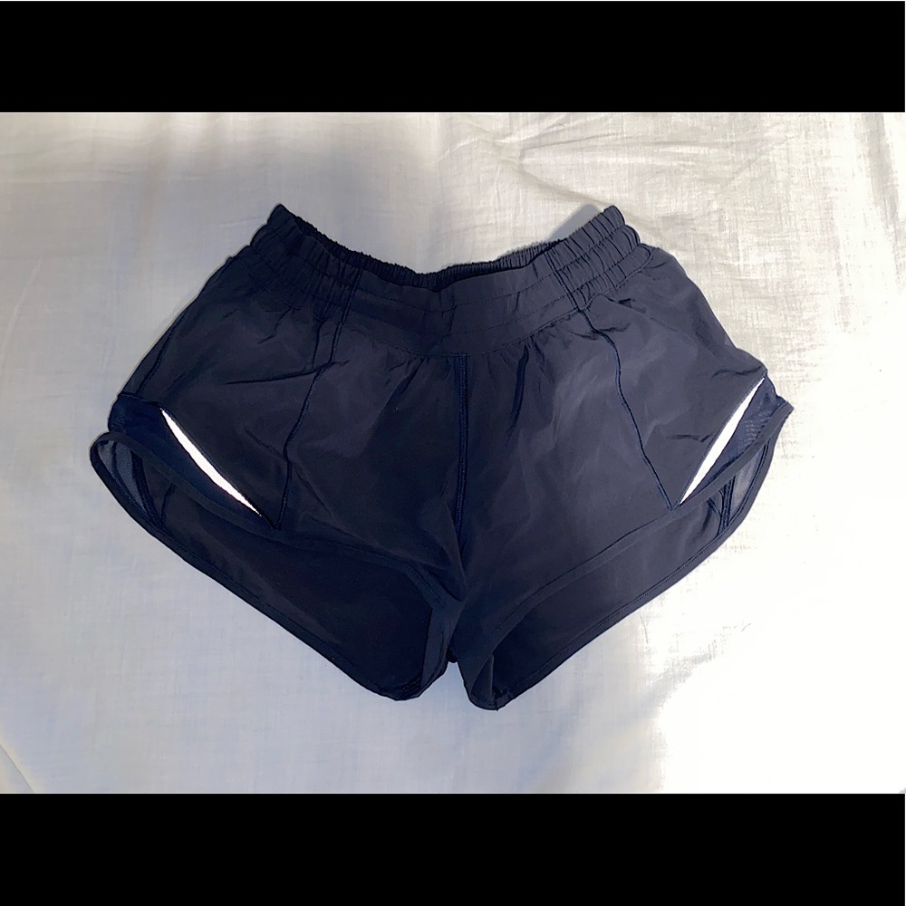 LuLu Lemon Hottie Hot Shorts 2.5” size 4 in Navy Blue. Perfect condition.